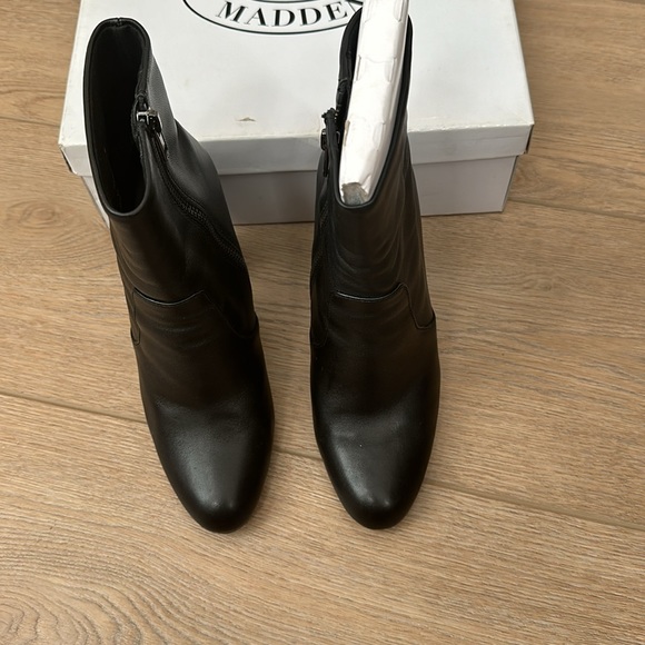 Steve Madden Editor Black Booties - Picture 2 of 5